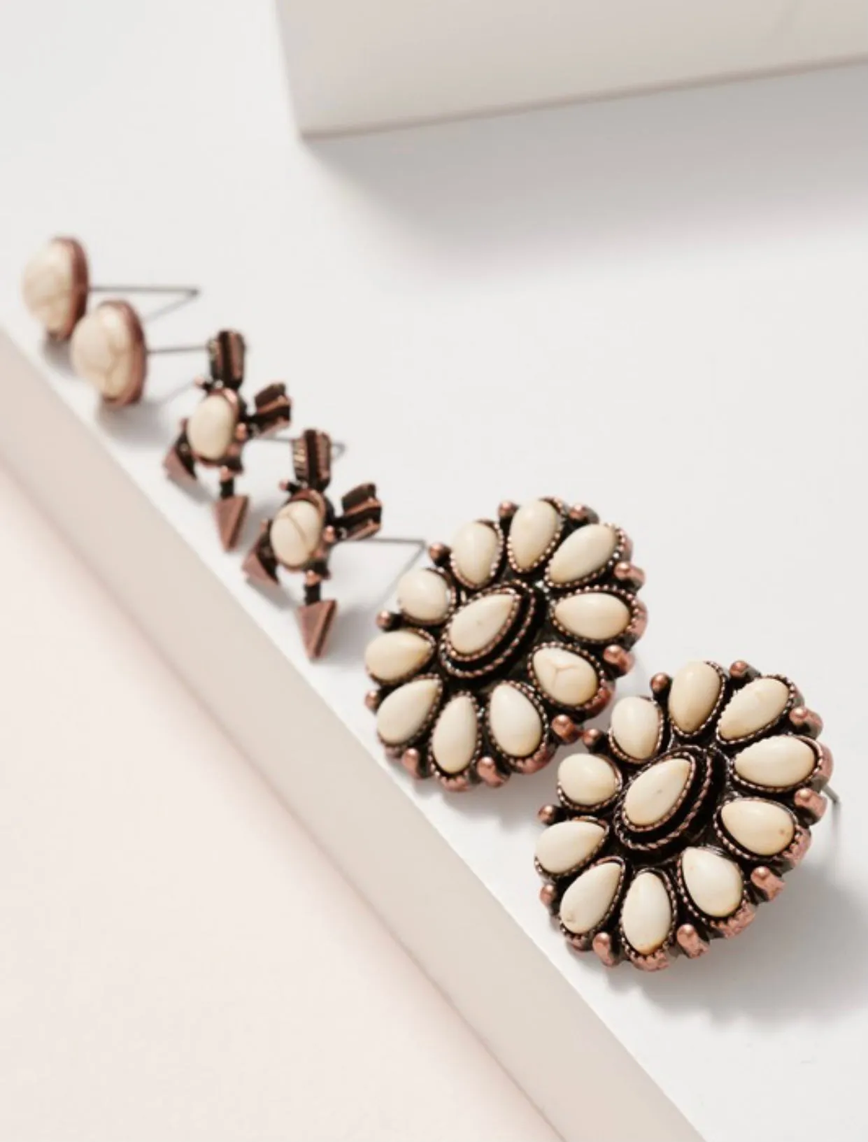 Western Design White Stud Earring Set