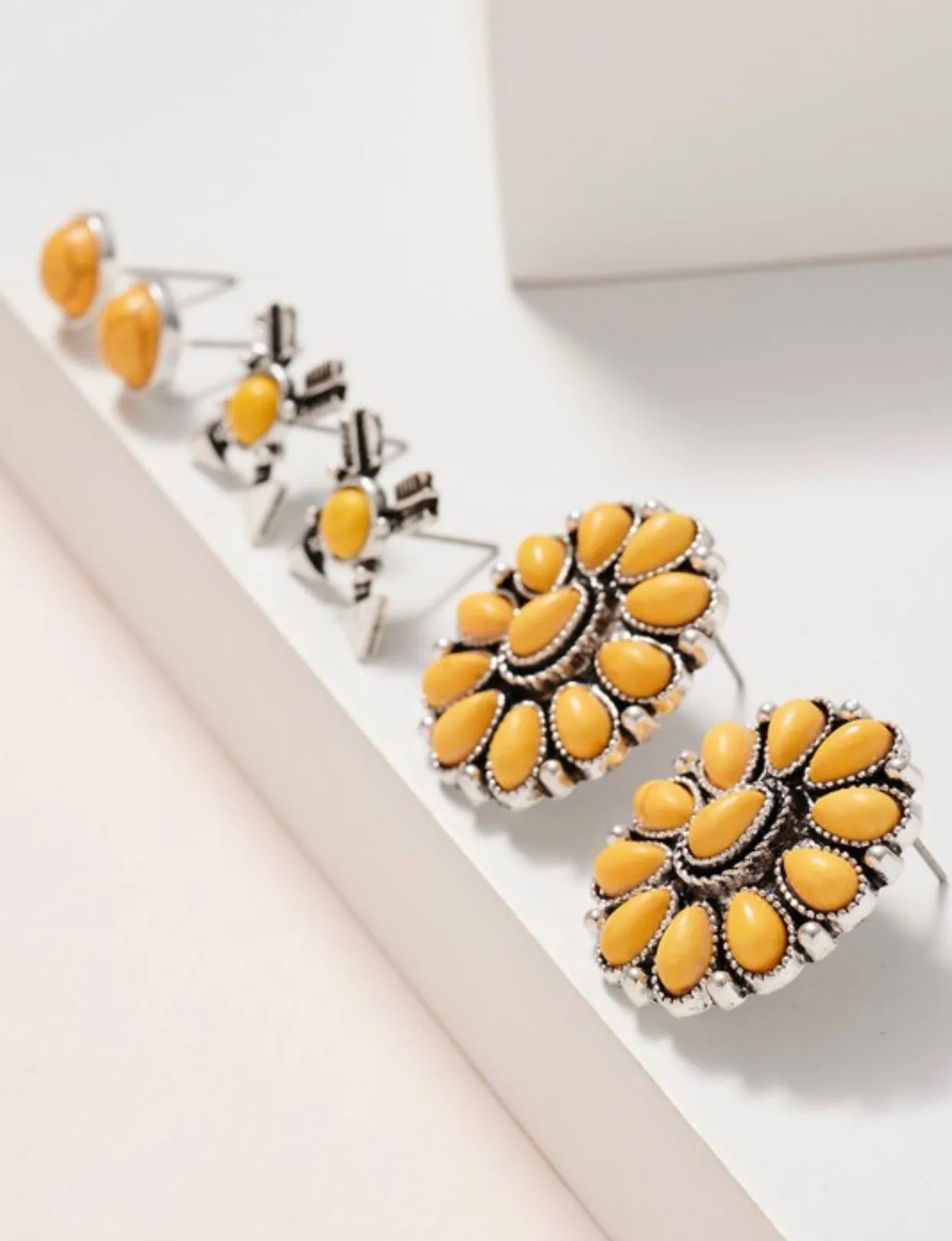 Western Design Yellow Stud Earring Set